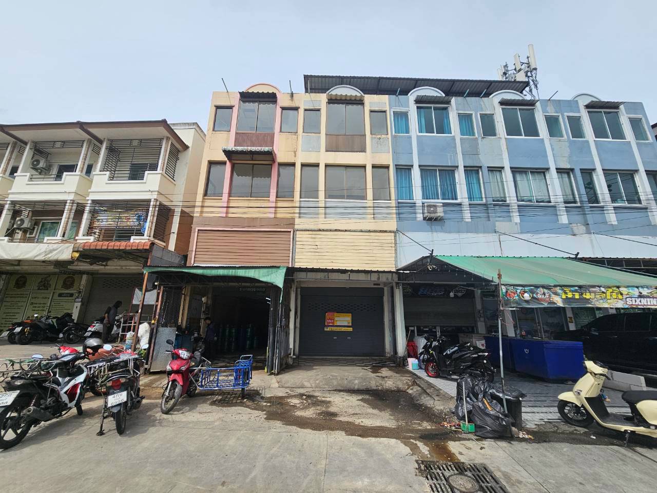 อาคารพาณิชย์ สุรศักดิ์  ชลบุรี