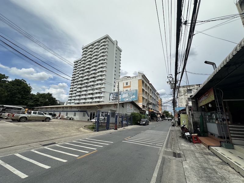 คอนโดมิเนียม โครงการมาจีสติกทาวเวอร์ นนทบุรี