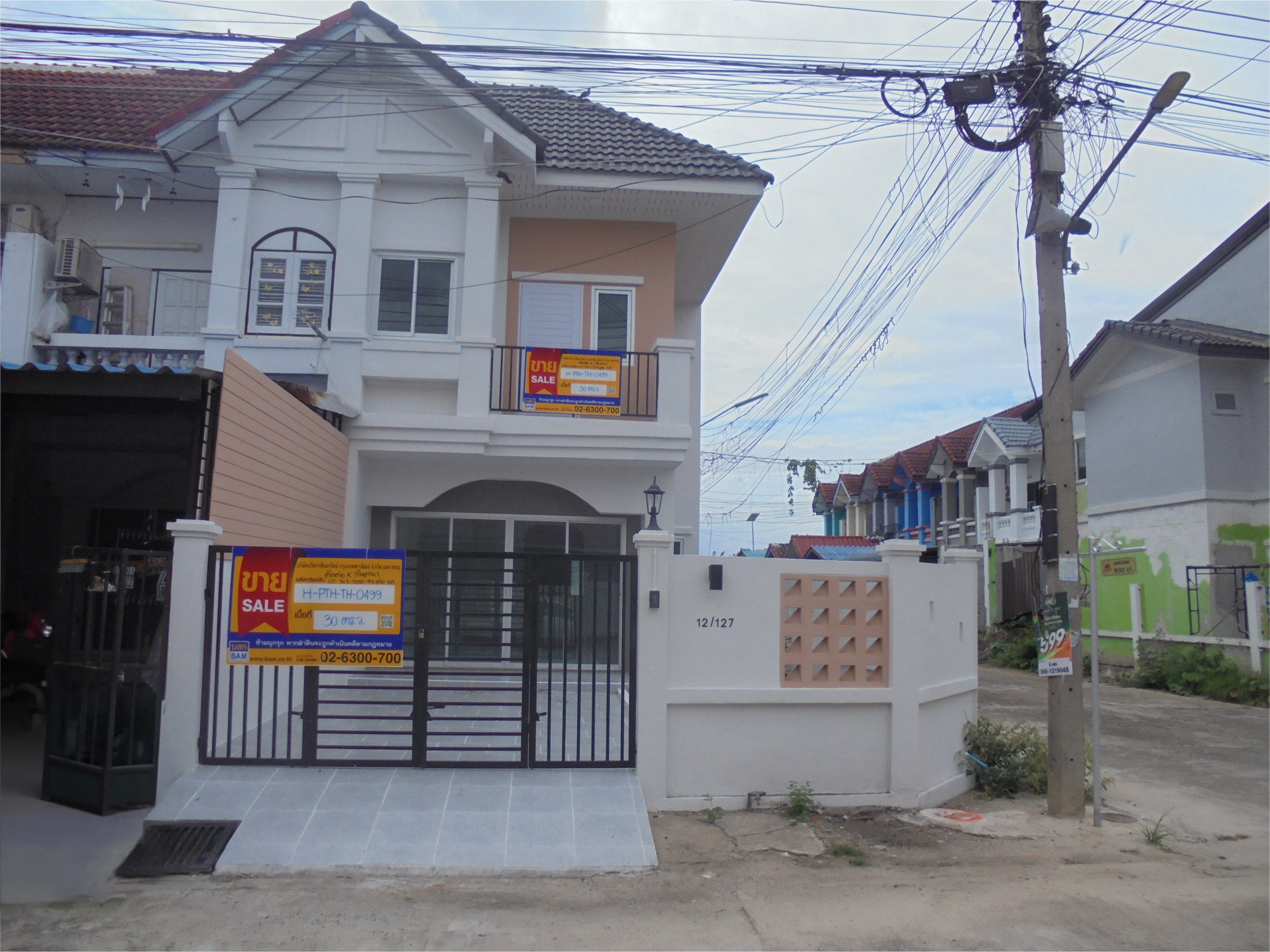 ทาวเฮ้าส์ 2 ชั้น โครงการพรีเมี่ยมเพลส ซอย 45 (หลังมุม)