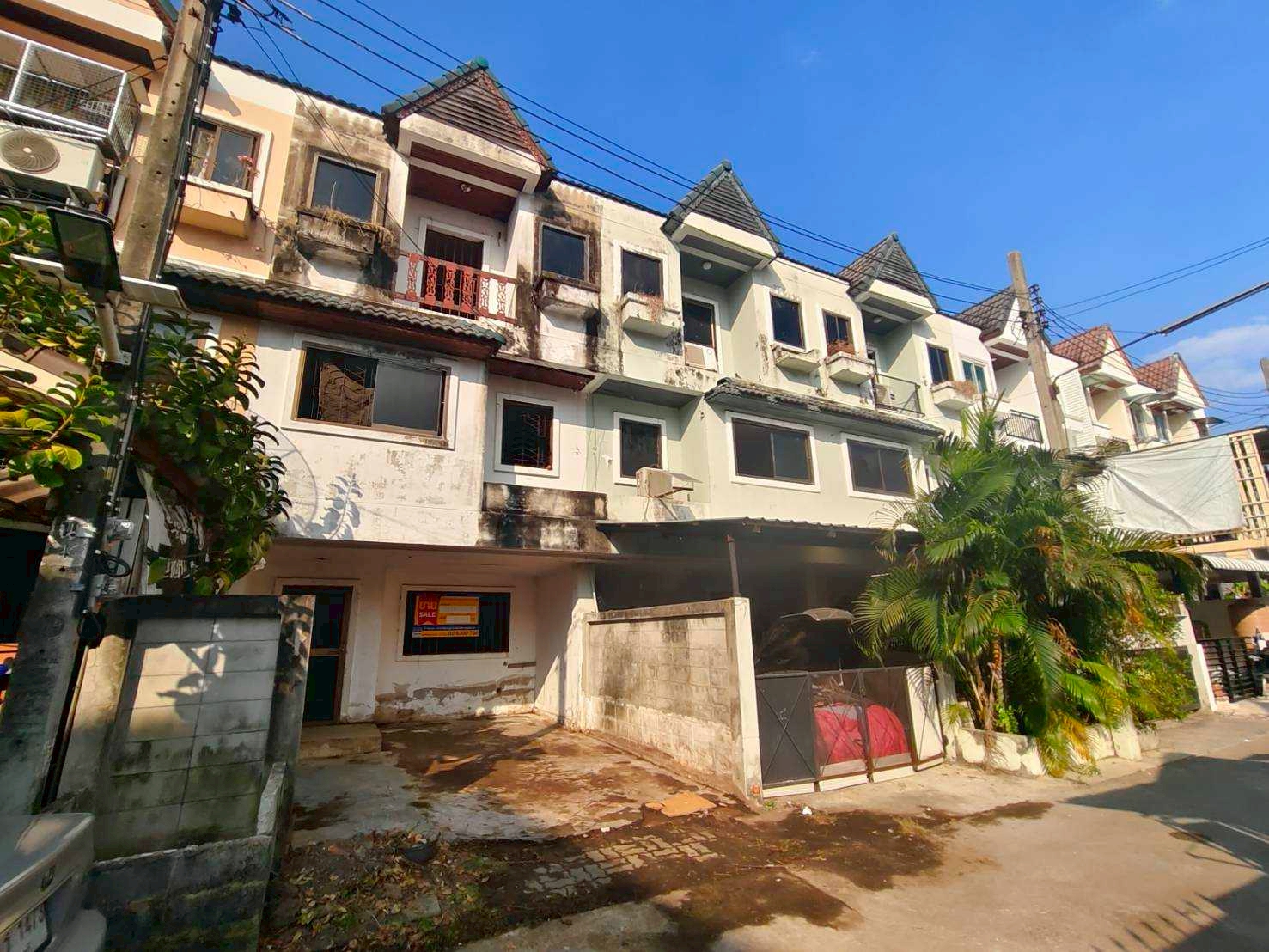 ทาวน์เฮ้าส์ 3 ชั้น โครงการแสนสบาย บ้านพักอาศัย 2 ห้องนอน 2 ห้องน้ำ