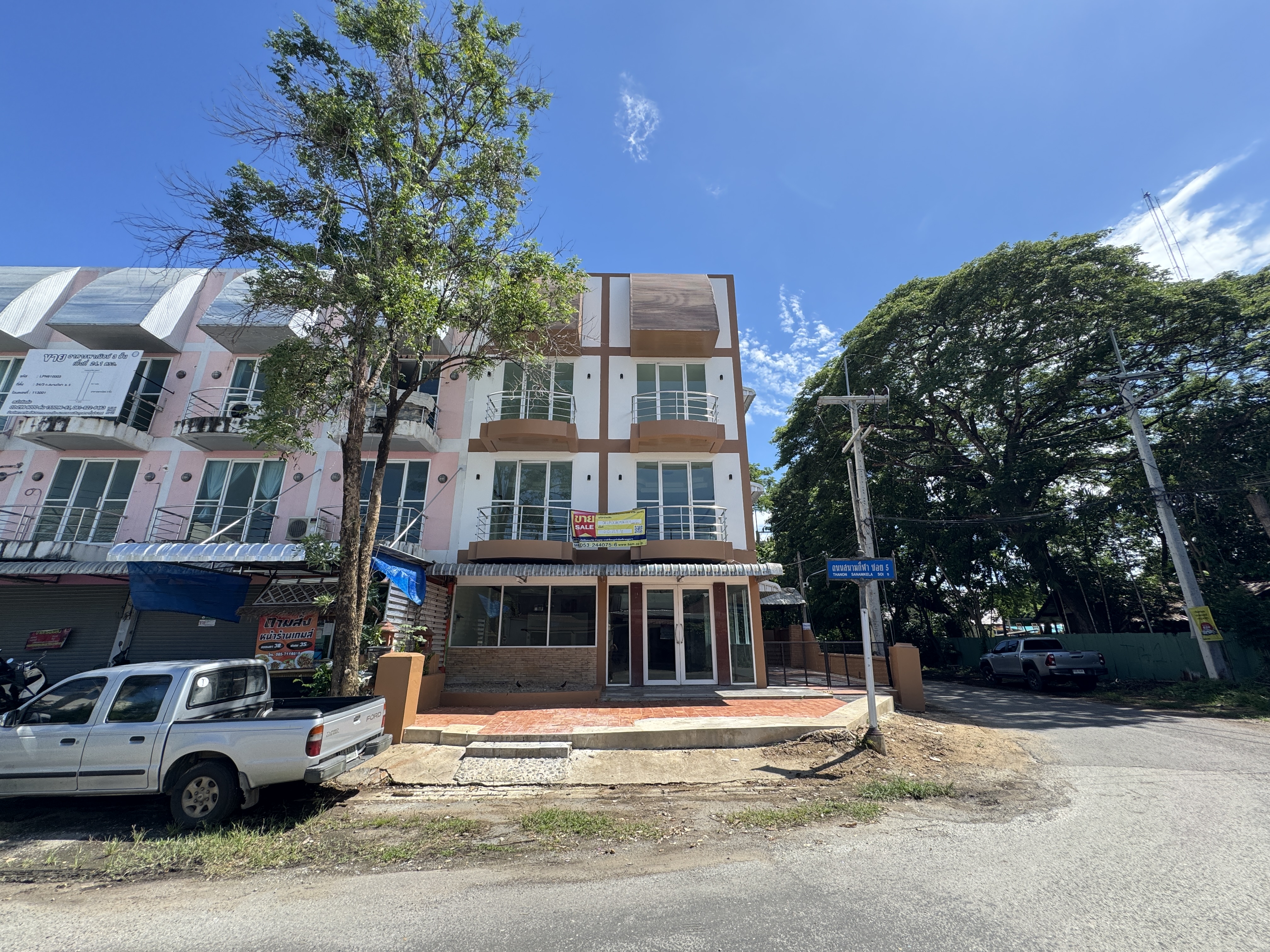 Commercial Building 3 Floors (2 Units) Sports Field Road: Fully Renovated