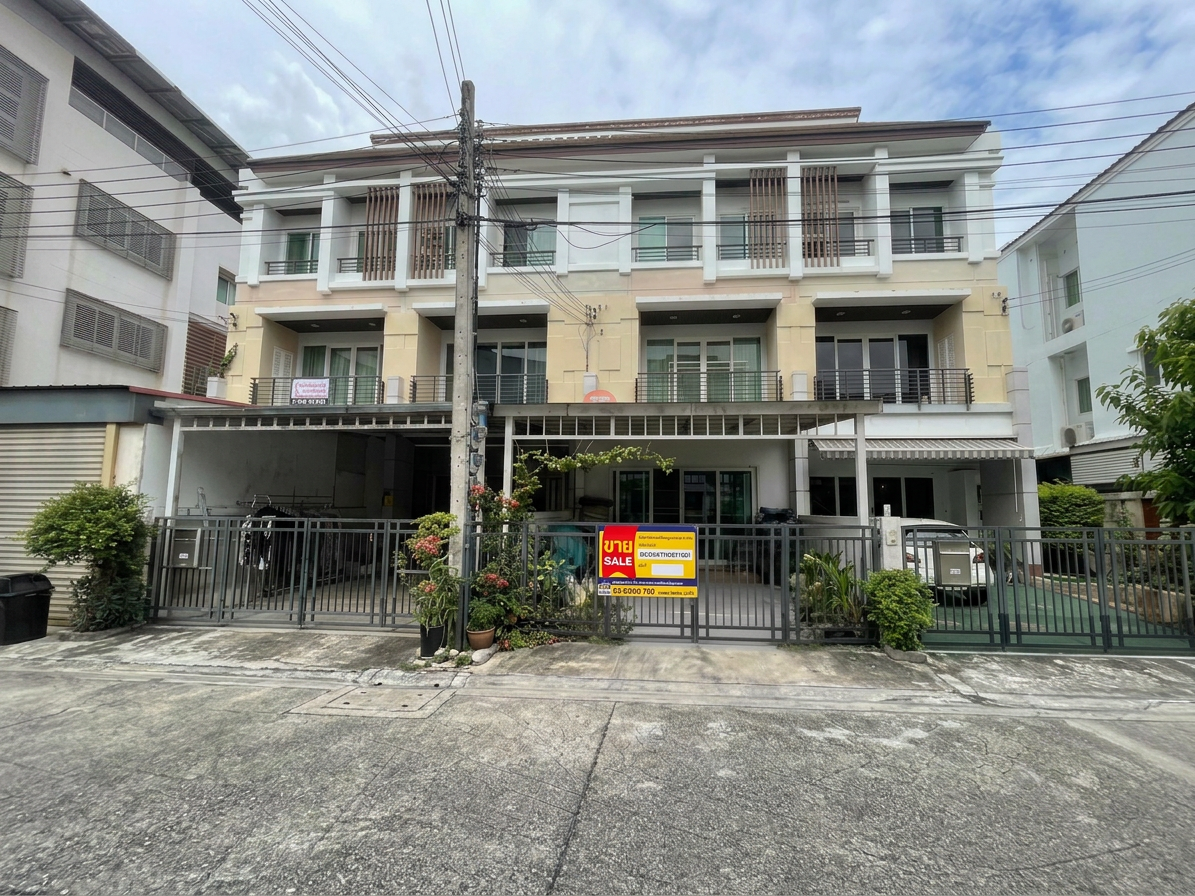 ทาวน์เฮ้าส์ 3 ชั้น โครงการบ้านกลางเมือง ลาดพร้าว-เสนา