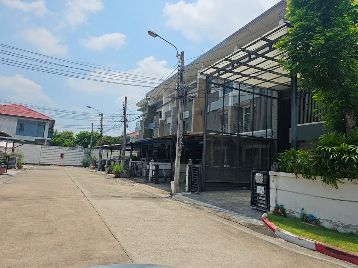 freepik_2838641575.png