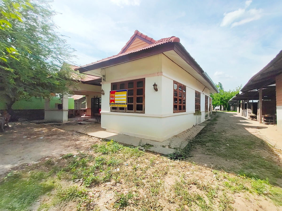 บ้านเดี่ยว สระว่ายน้ำ สระว่ายน้ำสะอาด จังหวัดศรีสะเกษ