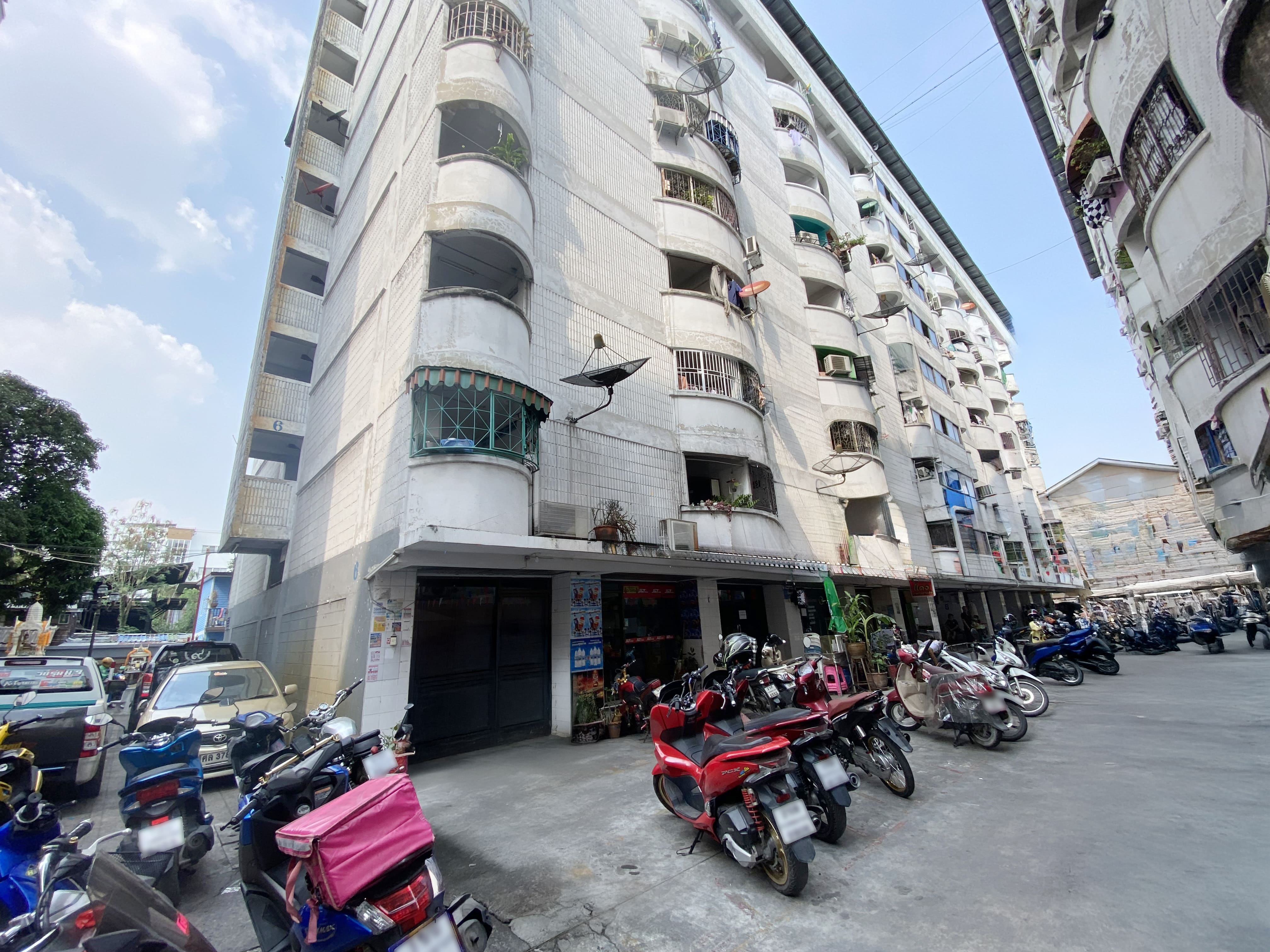 คอนโดมิเนียม โครงการริมแม่น้ำเจ้าพระยา บางจาก 3 พระโขนง