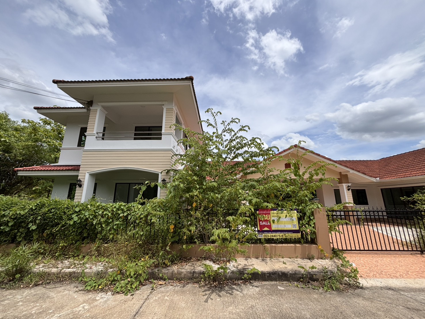 บ้านเดี่ยว และอาคารสำนักงาน โครงการบ้านเศรษฐีกาญจน์ เชียงใหม่