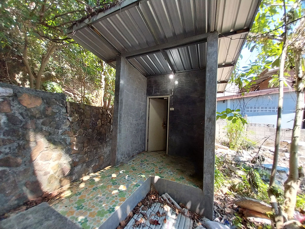 30a3df44-137980-5.jpg