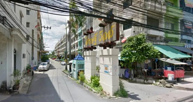 ทางเข้าหมู่บ้านเศรษฐี วิลล์.jpg