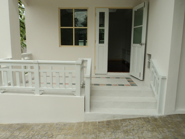 full_20120202162555.jpeg