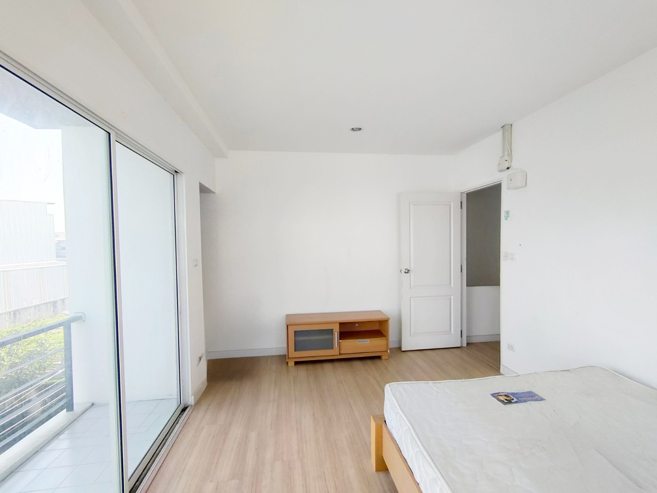 2d7de080-132697-4.jpg