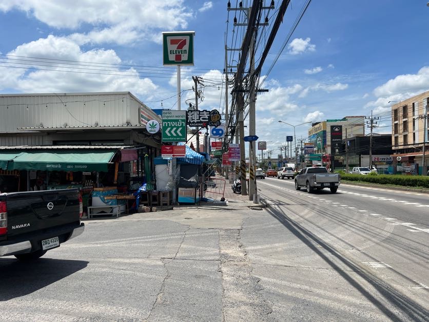 2. ถนนลำลูกา.JPG