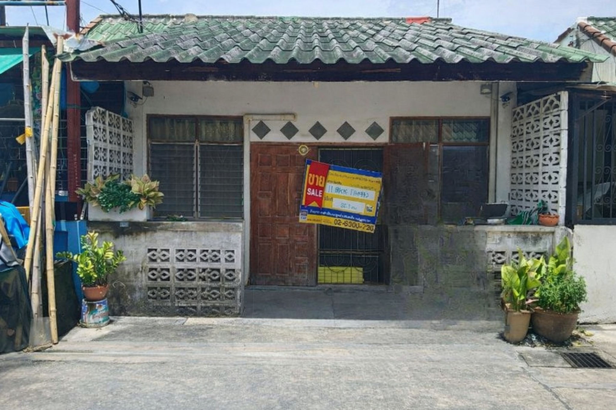 บ้านขายพร้อมป้ายประกาศขาย.png