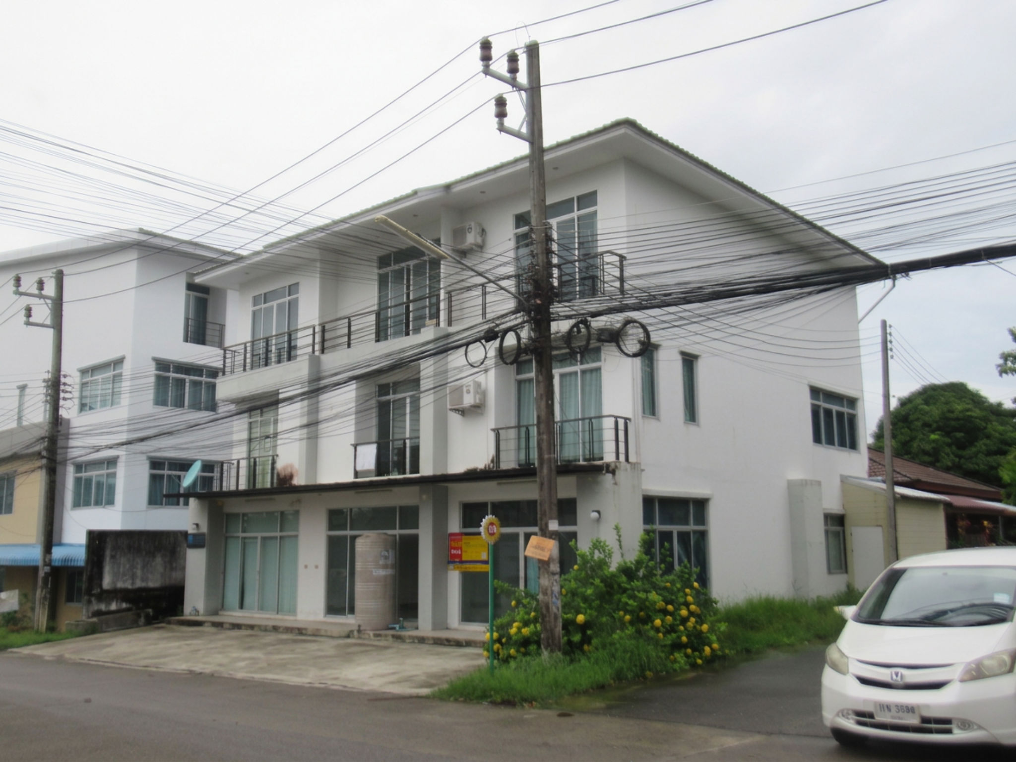 freepik_2855798605.png