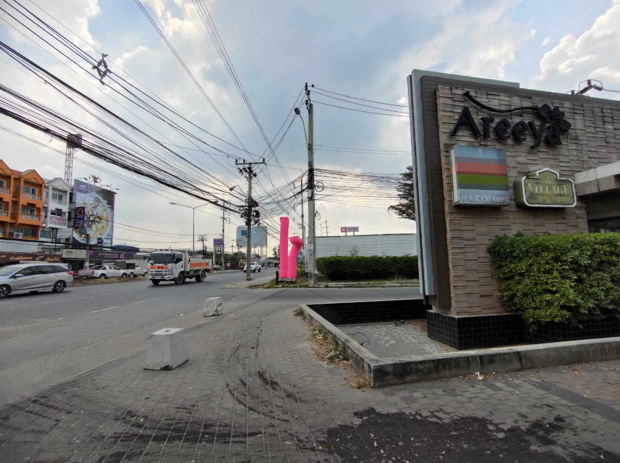 ทางเข้าหมู่บ้าน.jpg