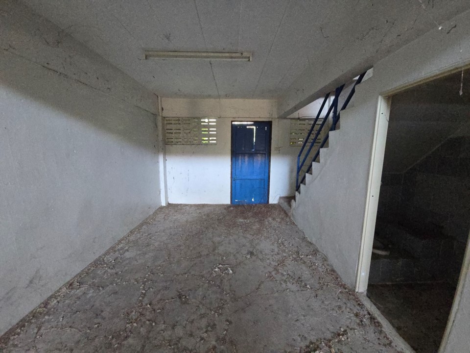 Slide5.JPG