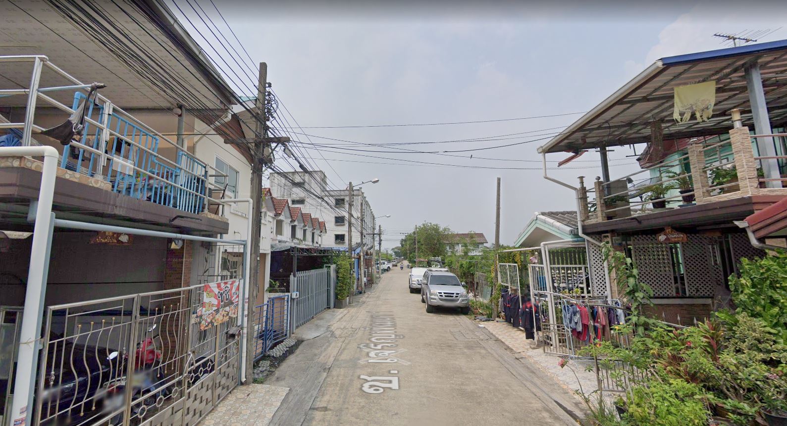 ถนน หน้าบ้าน.JPG