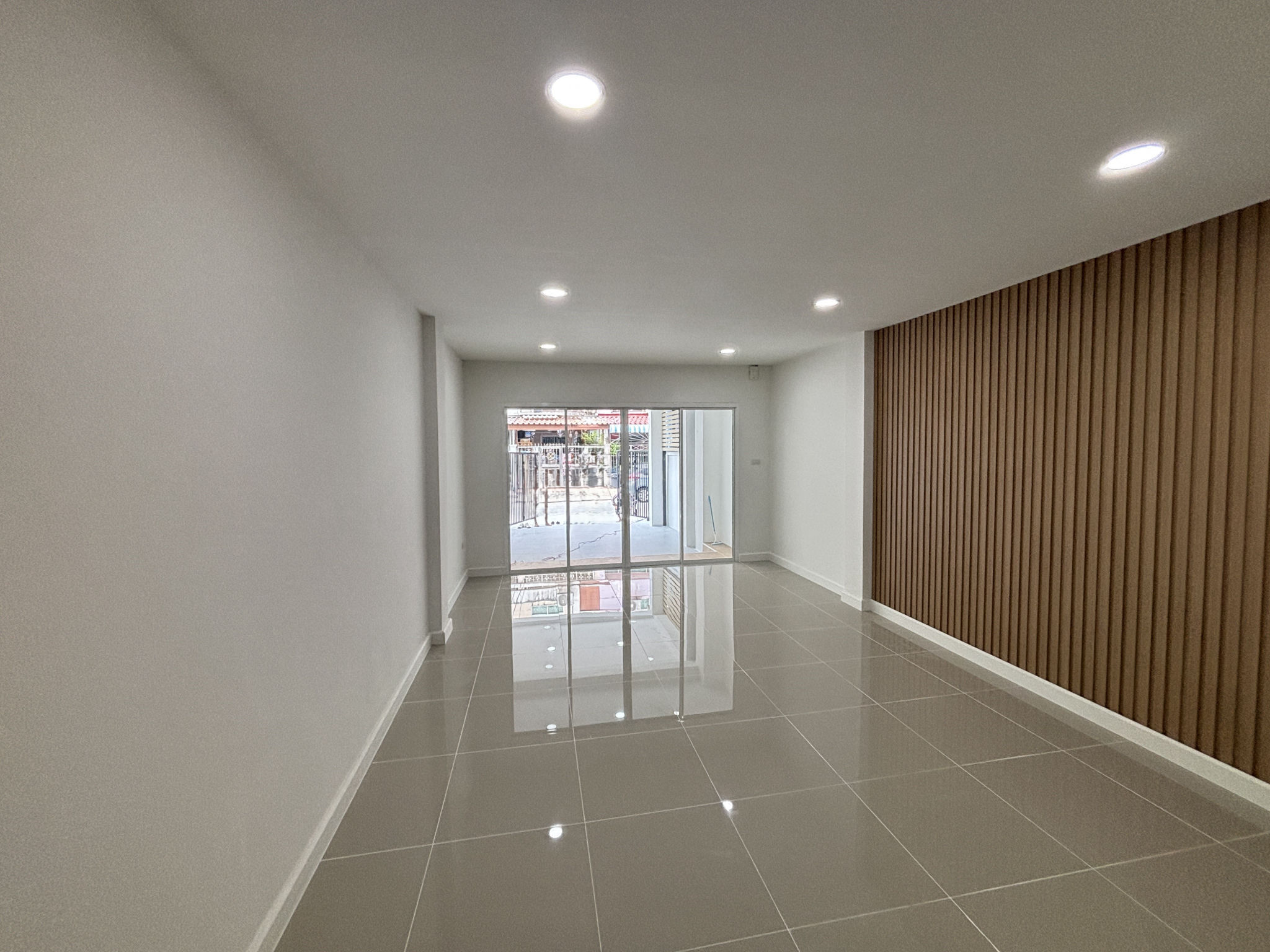 976f10c0-150458-4.jpg