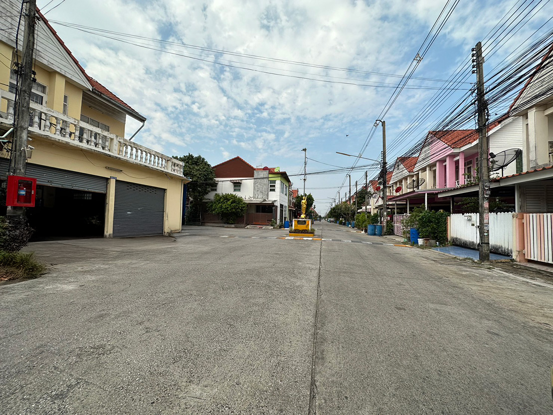 d5758c46-S__1663066.jpg