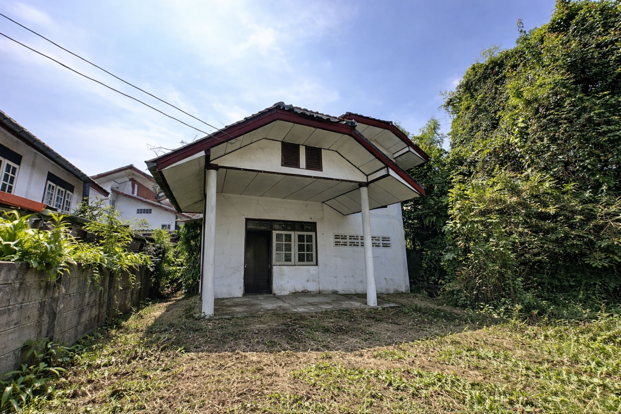 บ้านหลังเล็กในย่านเขตร้อน.png