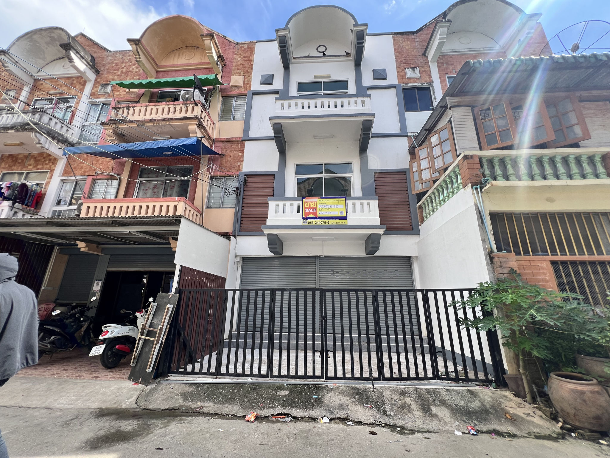 อาคารพาณิชย์ 3 ชั้น เมืองเชียงใหม่ : ปรับปรุงใหม่