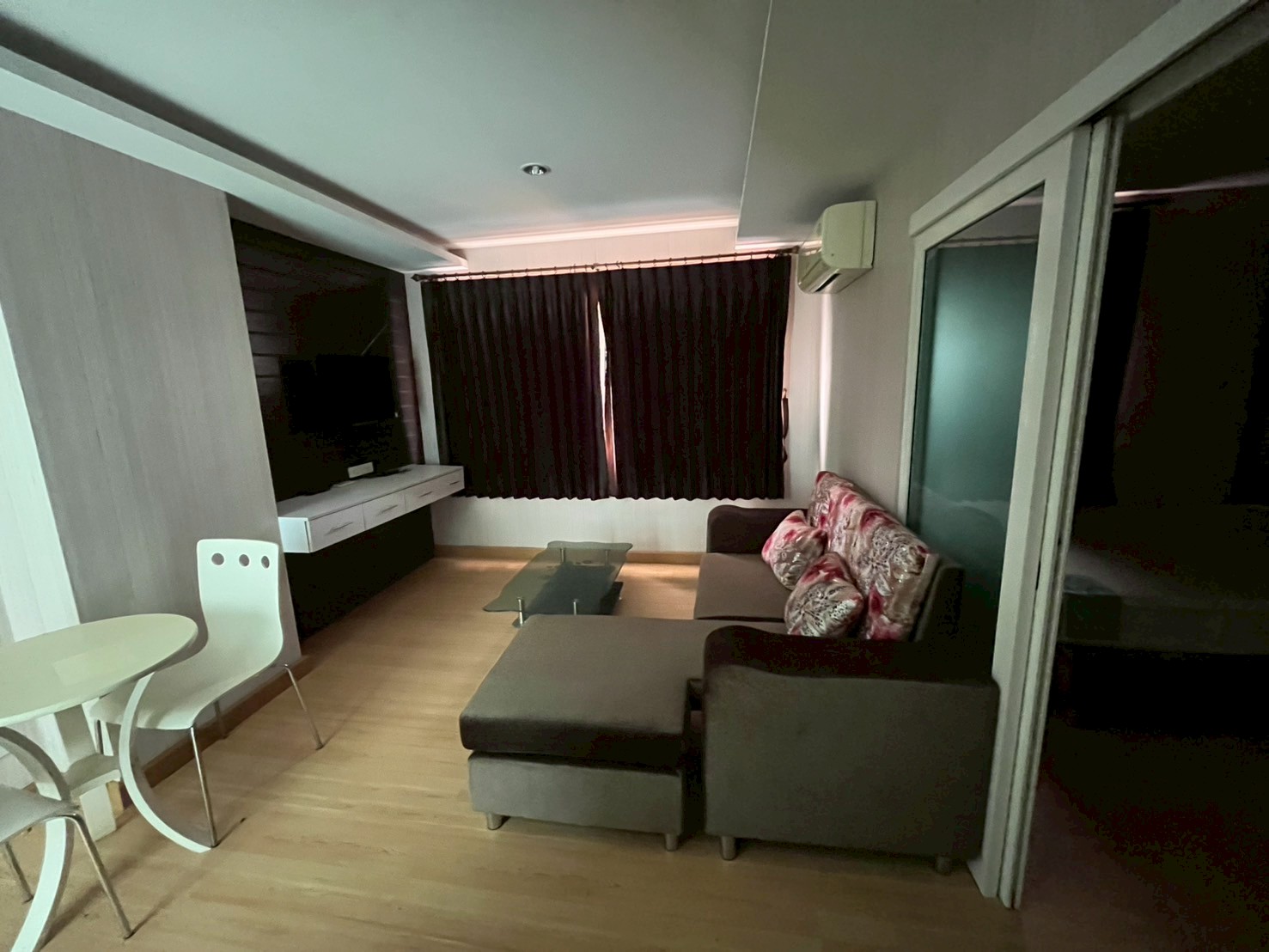 LINE_ALBUM_28_250821_7.jpg