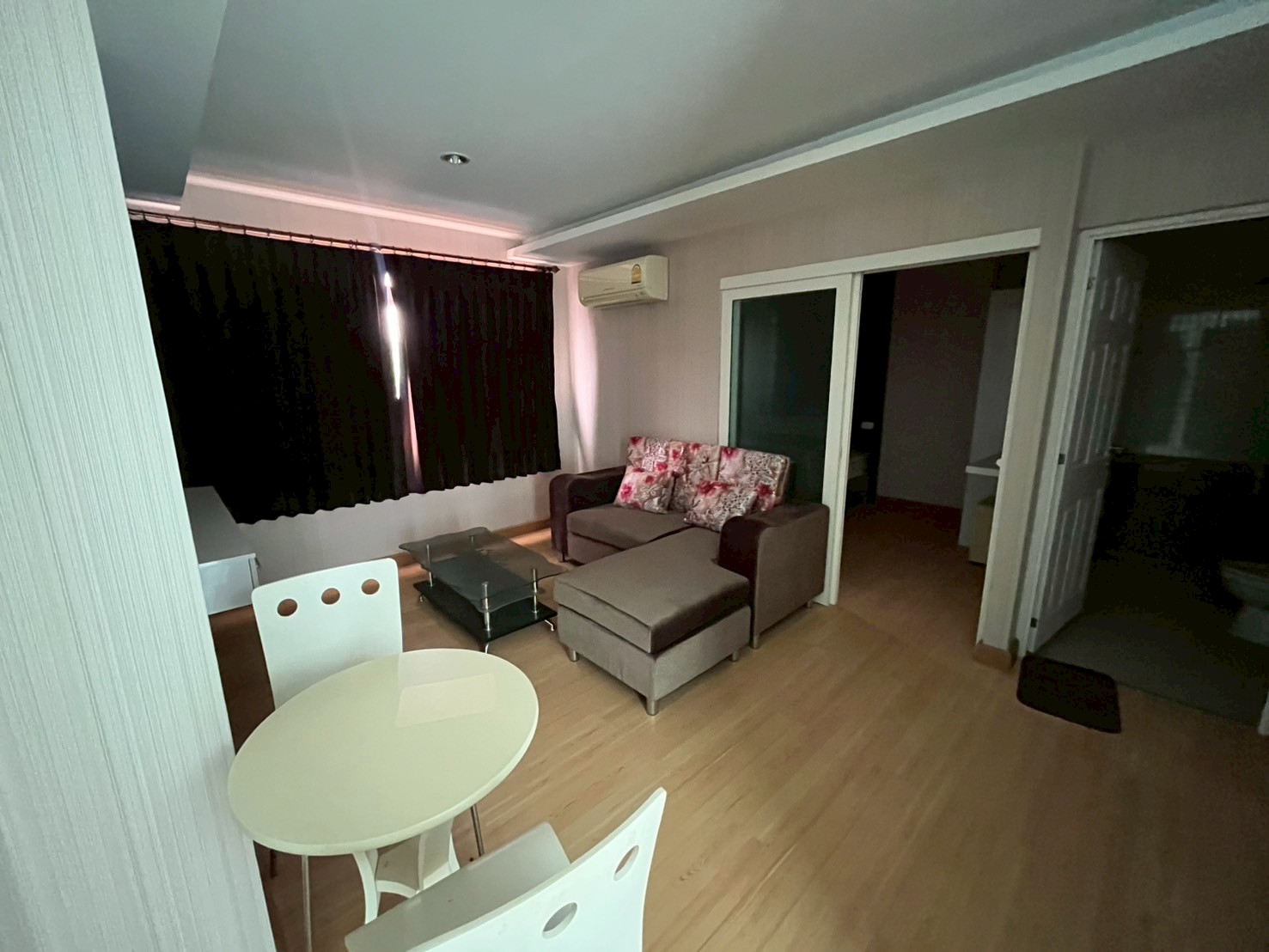 LINE_ALBUM_28_250821_8.jpg