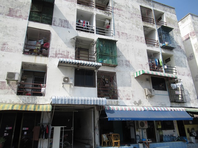 325d8953-nha klong karn.jpg