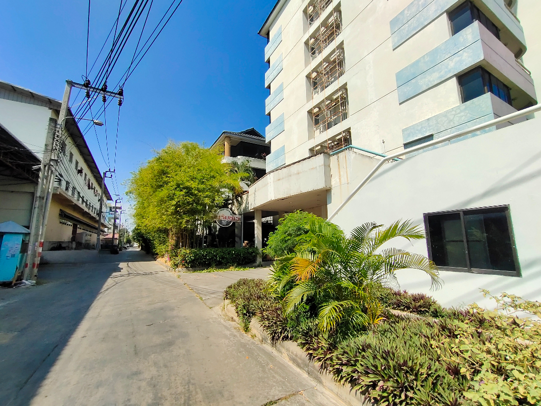 คอนโดมิเนียม โครงการบ้านริมธาร ประเวศ