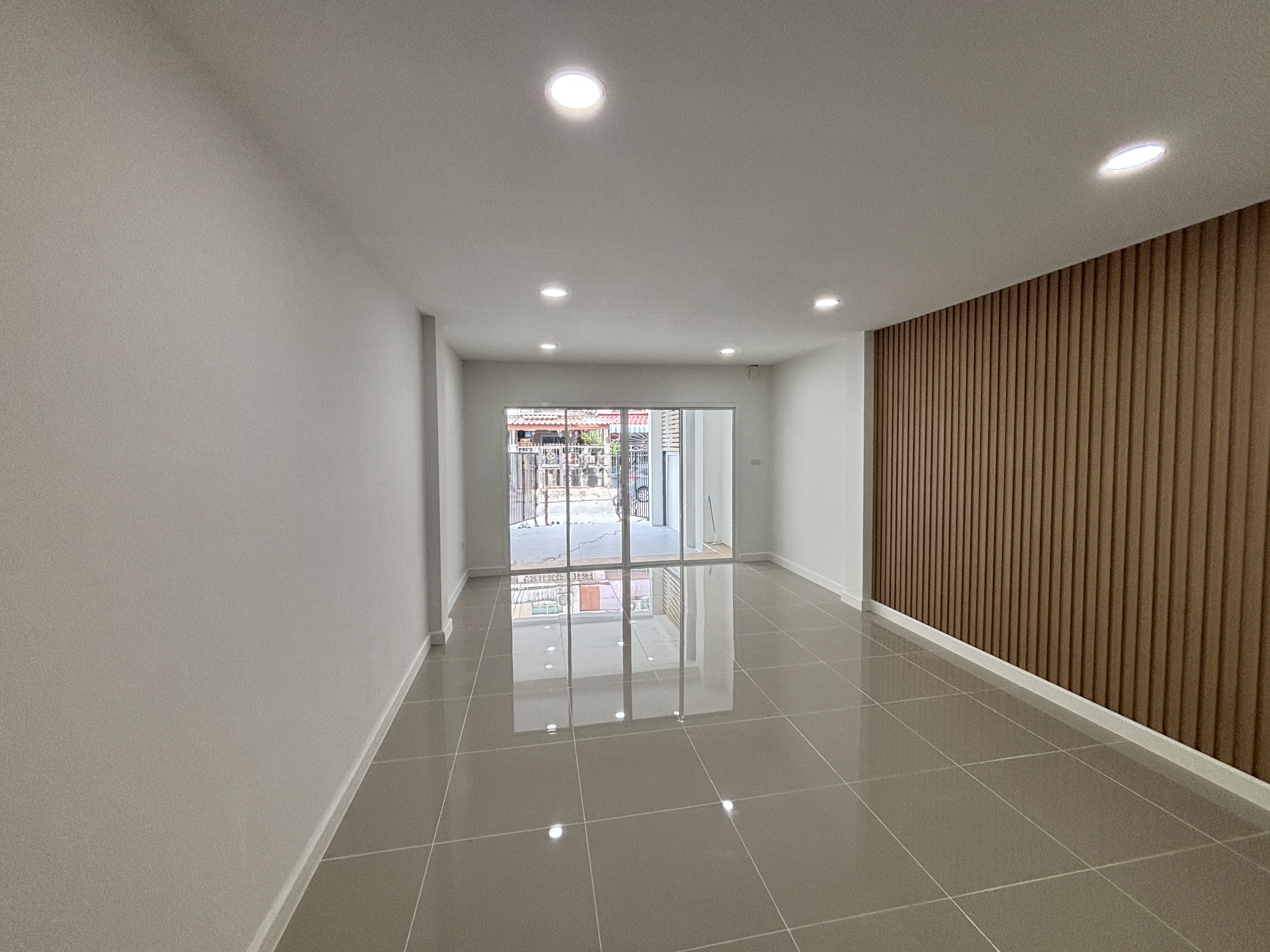 976f10c0-150458-4.jpg