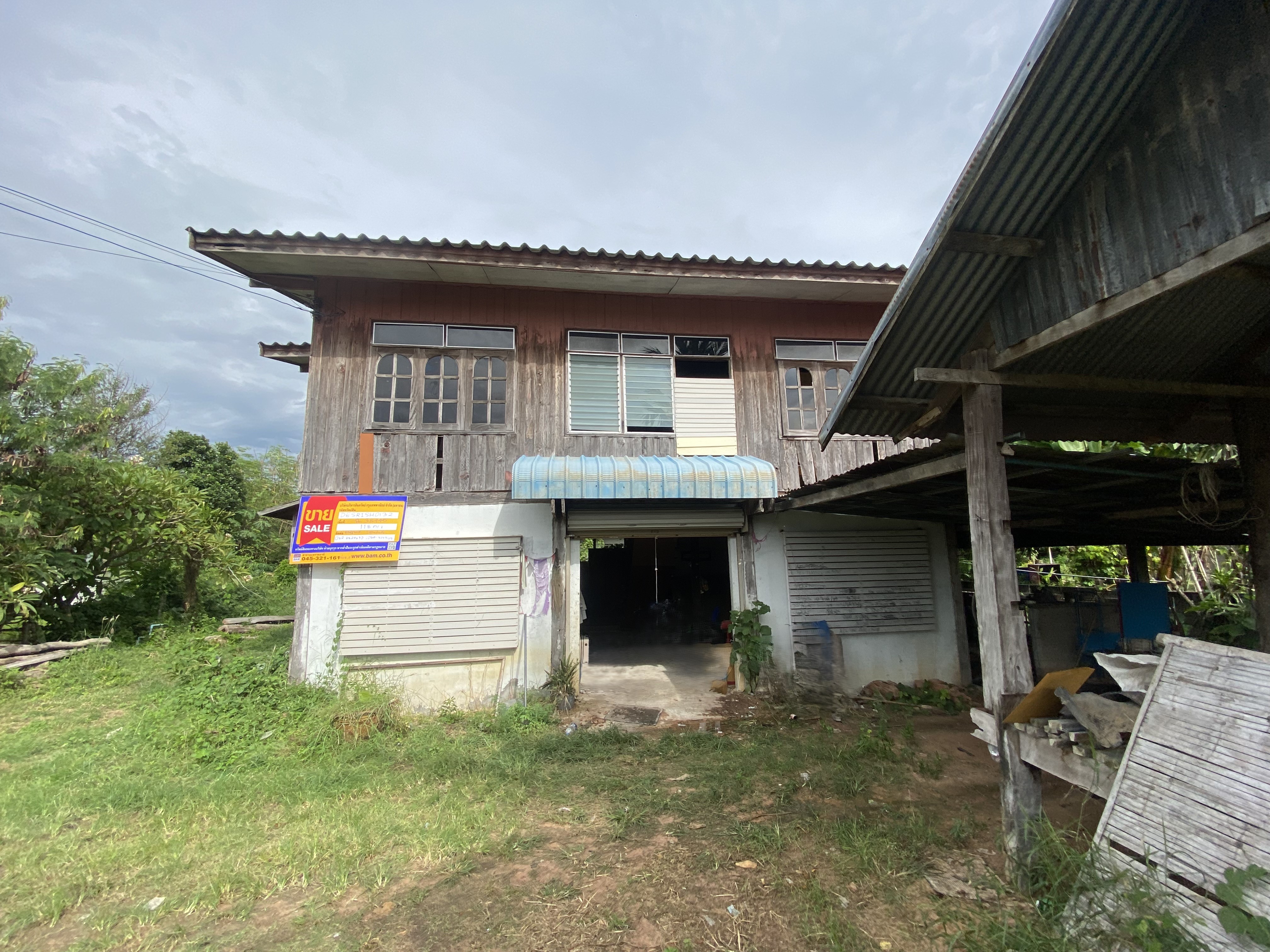 บ้านพักอาศัยครึ่งตึกครึ่งไม้ 2 ชั้น สุรินทร์