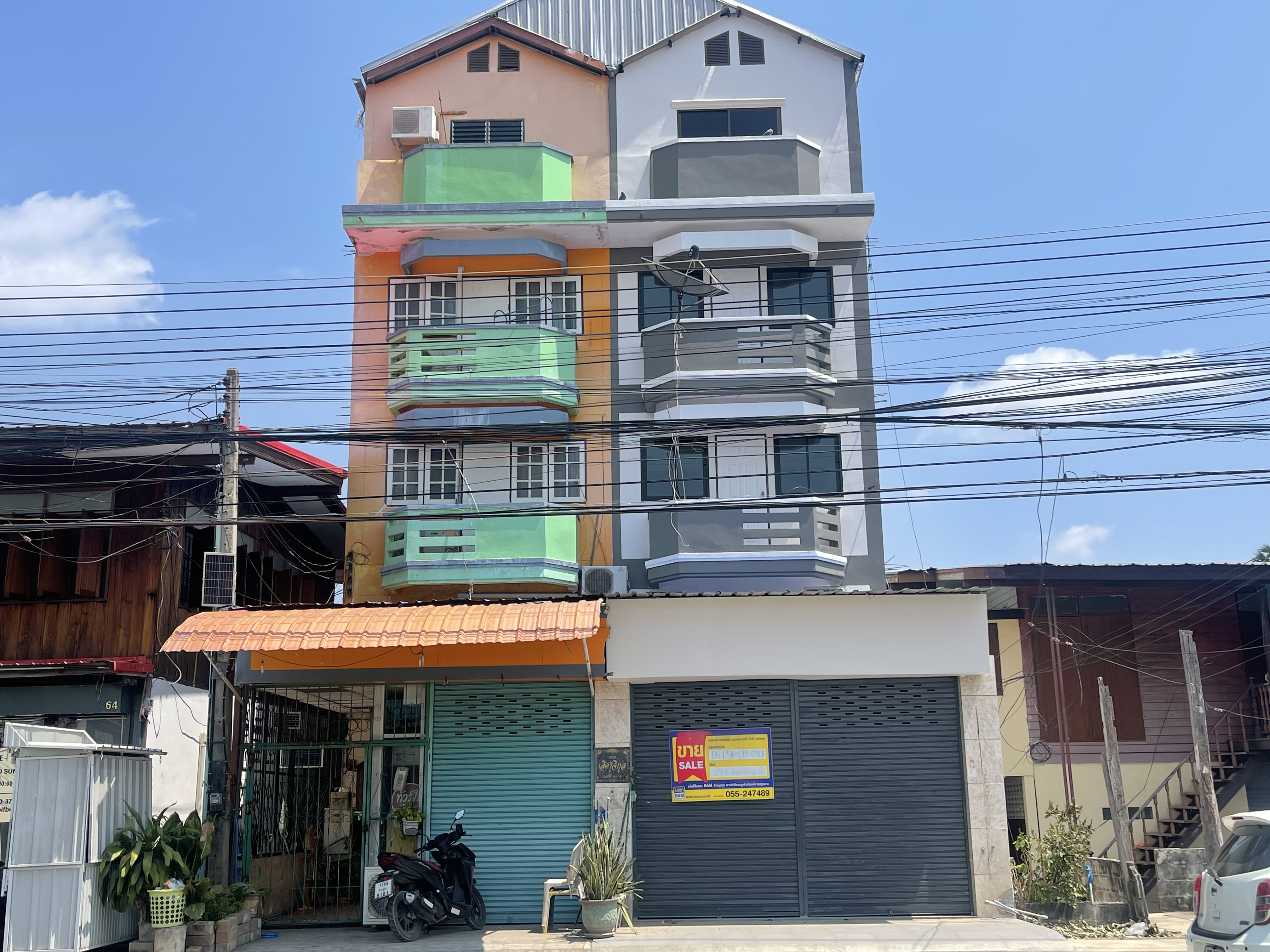 Commercial Building 4.5 Floors, Near Wat Kuha Sawan, Phitsanulok: Newly Renovated