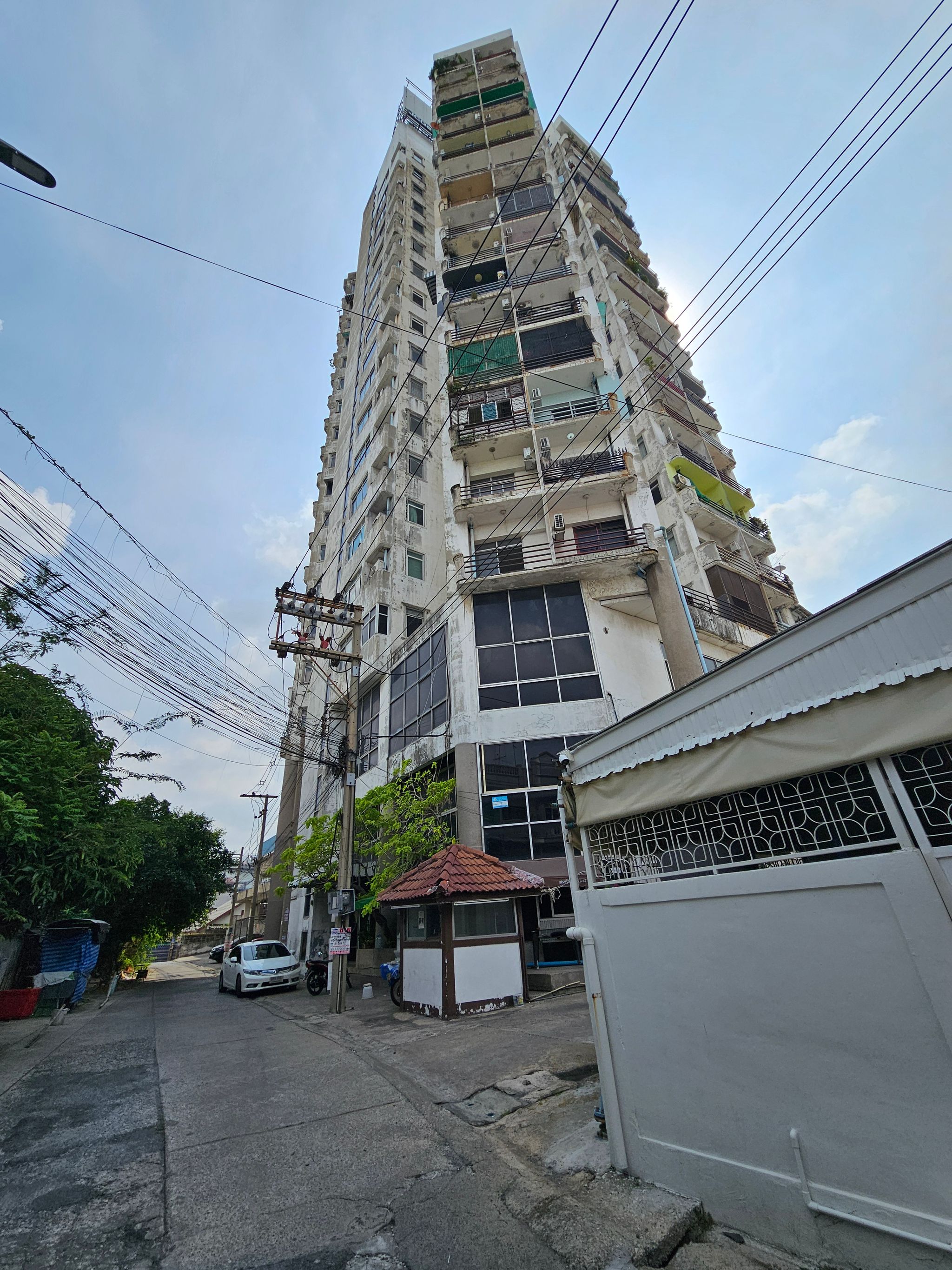 ห้องชุดพักอาศัย โครงการเรสิเดนซี่ไฮทส์ คอนโดมิเนียม บ้านเดี่ยวในเมืองใจกลางเมืองนนทบุรี