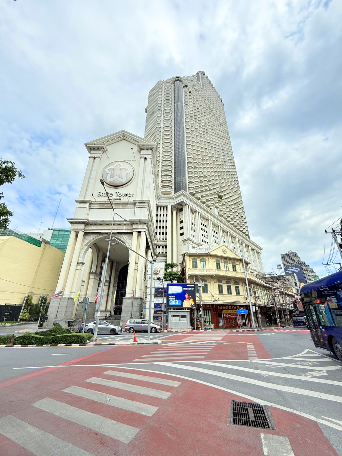 คอนโดมิเนียม โครงการสเตททาวเวอร์ บางรัก