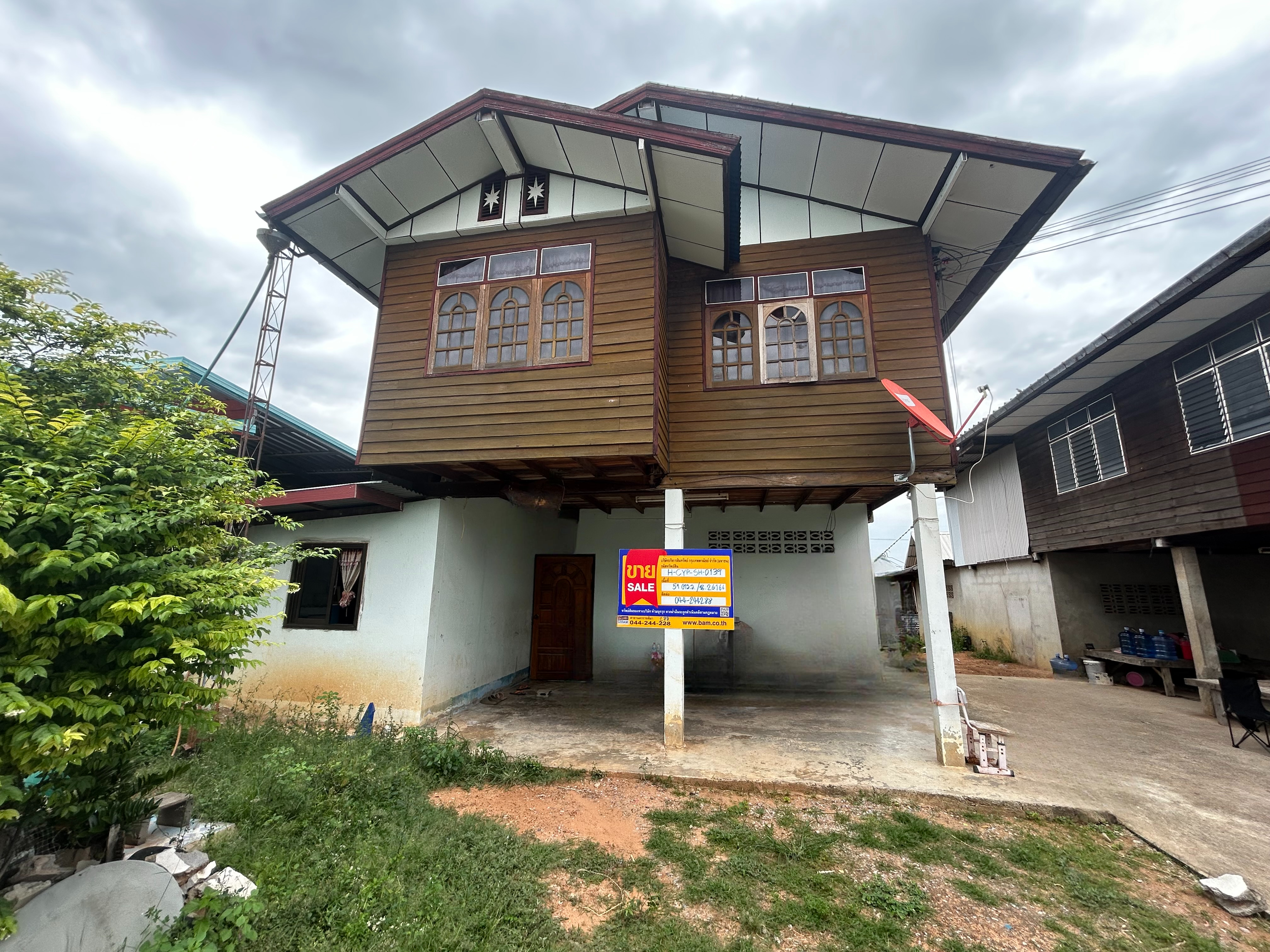 บ้านครึ่งตึกครึ่งไม้ 2 ชั้น จังหวัดชัยภูมิ