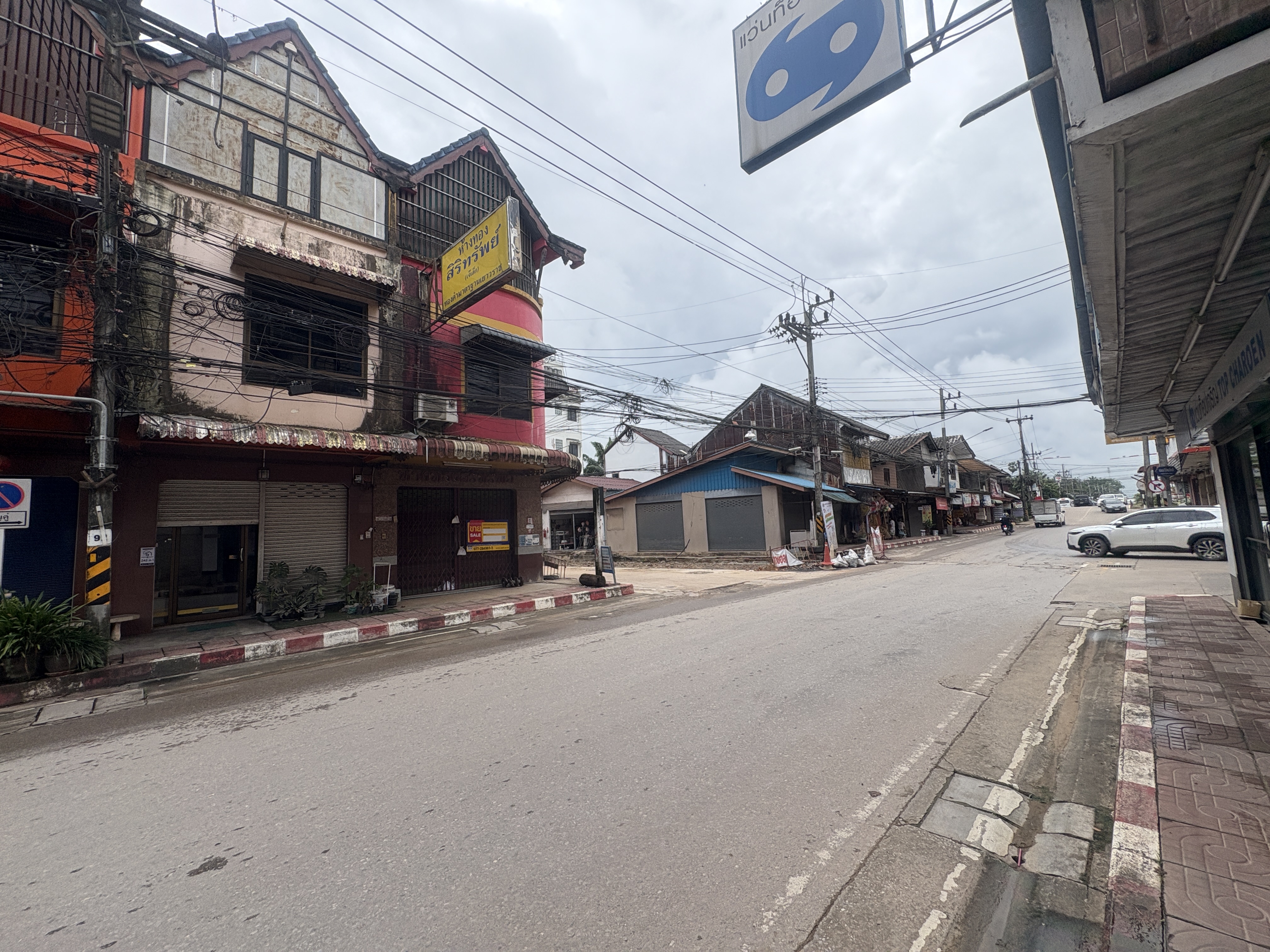 อาคารพาณิชย์   สุราษฎร์ธานี